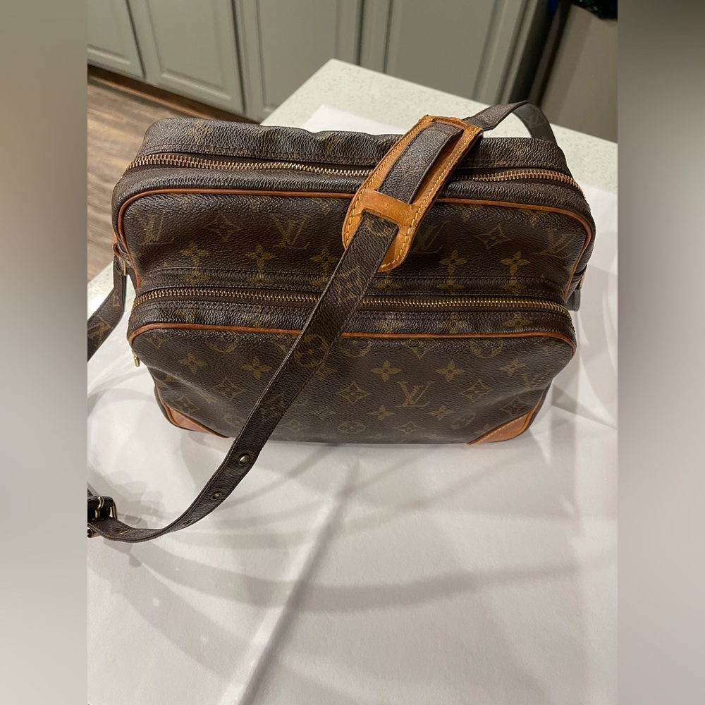 Louis Vuitton Monogram Nile Crossbody EUC + COA